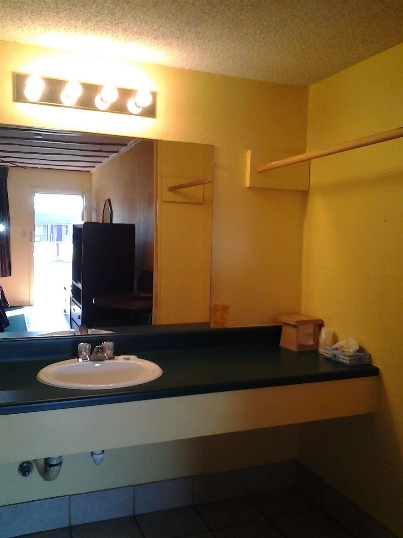 Holiday Motel Hugo Ngoại thất bức ảnh